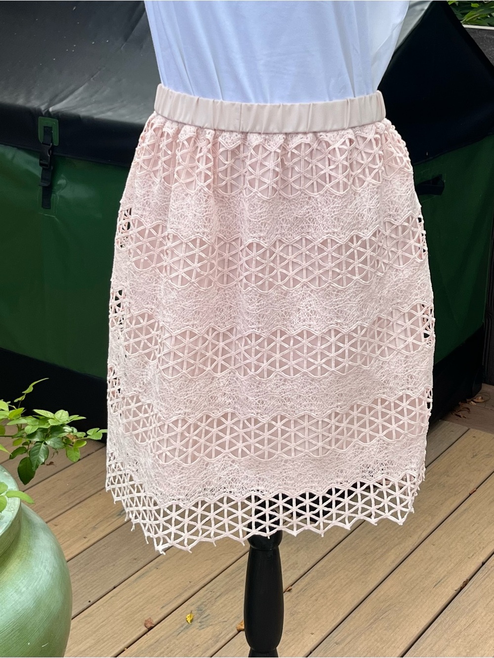 2A:  Classy Vince Camuto lace covered layered skirt - peachy beige color- LG